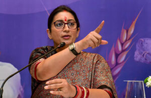 स्मृति ईरानी बोलीं लोकतंत्र खतरे में नहीं, राहुल गांधी के कारण कांग्रेस ‘राजनीतिक तबाही’ की ओर