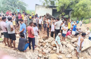 आगरा में बारिश से मकान ढहा, 2 की मौत 3 घायल