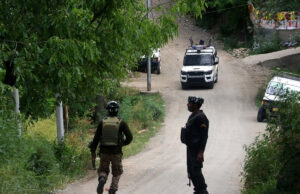 सुरक्षाबलों और आतंकियों के बीच मुठभेड़, सेना के कर्नल, मेजर और डीएसपी शहीद