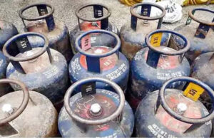 घरेलू LPG सिलेंडर के बाद कमर्शियल सिलेंडर हुआ सस्ता
