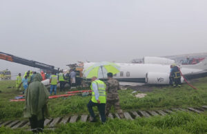 मुंबई एयरपोर्ट पर प्राइवेट प्लेन क्रैश, दो हिस्सों में टूटा विमान