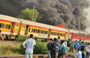 आगरा में पातालकोट एक्सप्रेस के दो डिब्बों में लगी आग, बाल-बाल बचे लोग