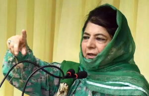 महबूबा मुफ्ती को वोट मांगने के लिए बच्ची का इस्तेमाल करने पर कारण बताओ नोटिस जारी