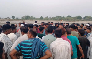 गंगा नदी में नहाने गए तीन युवक लापता, गोताखोर कर रहे तलाश