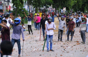 बांग्लादेश : नौकरियों में आरक्षण पर नहीं थम रही हिंसा, 39 की मौत