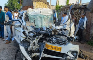 इटावा में कार और ट्रक के बीच हुई टक्कर में चार लोगों की मौत, तीन घायल