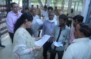 कार्यालयों में दलालों का प्रवेश न हो: मंडलायुक्त रितु माहेश्वरी