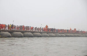 महाकुम्भ 2025 : अमृत स्नान के लिए श्रद्धालुओं की लाइफ लाइन बने पीपे के पुल