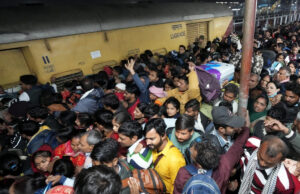 नयी दिल्ली रेलवे स्टेशन पर मची भगदड़, 18 की मौत, मुआवजे की घोषणा