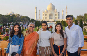 ब्रिटेन के पूर्व प्रधानमंत्री ऋषि सुनक ने किया सपरिवार ताजमहल का दीदार