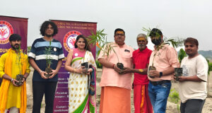 आइकोनिक फाउंडेशन” ने शुरू किया ‘पेड़ लगाओ अभियान’ महंत निर्मल गिरी ने पौधा रोपण कर किया अभियान का शुभारंभ