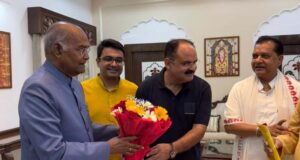 आगरा पहुंचे पूर्व राष्ट्रपति रामनाथ कोविंद का समाजसेवी सोमकुमार मित्तल ने किया स्वागत