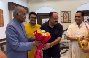 आगरा पहुंचे पूर्व राष्ट्रपति रामनाथ कोविंद का समाजसेवी सोमकुमार मित्तल ने किया स्वागत
