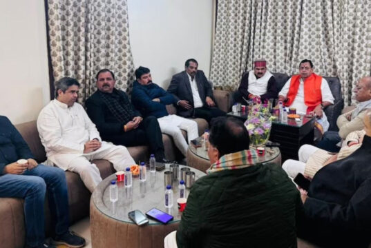 यूपी की राजनीति में नई हलचल, ब्राह्मण विधायकों का जुटना चर्चा में