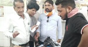 तेज रफ्तार कार ने मचाई दहशत, स्कूटी सवार घायल