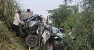 खाटू श्याम धाम से लौट रहे आगरा के चार युवकों की राजस्थान में मौत, टायर फटने से खाई में गिरी कार
